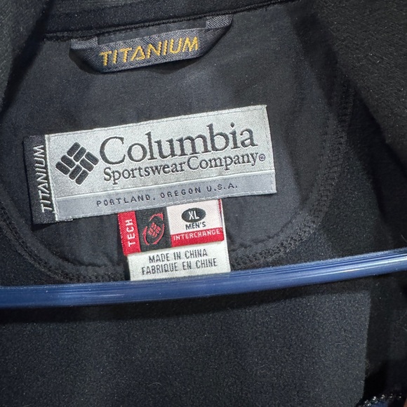 Vented Columbia zip up - Picture 2 of 7